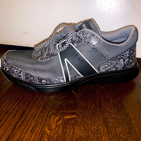 TRAQ by Alegria 8.5 sneakers - Picture 5 of 5
